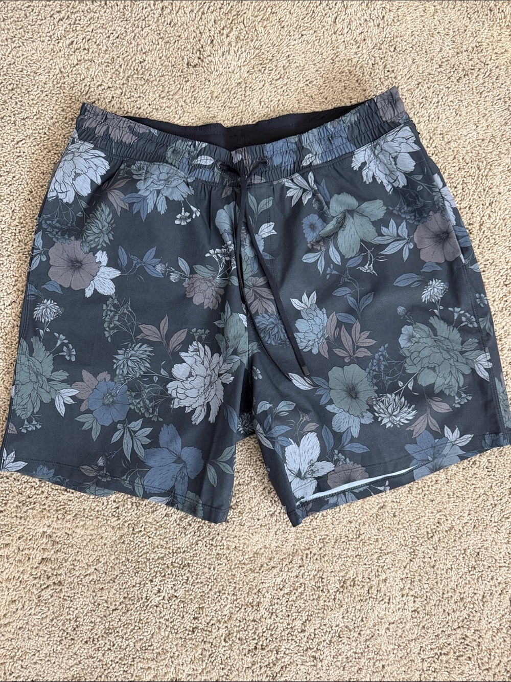 Men's Large Lululemon Navy Floral Swim Trunks